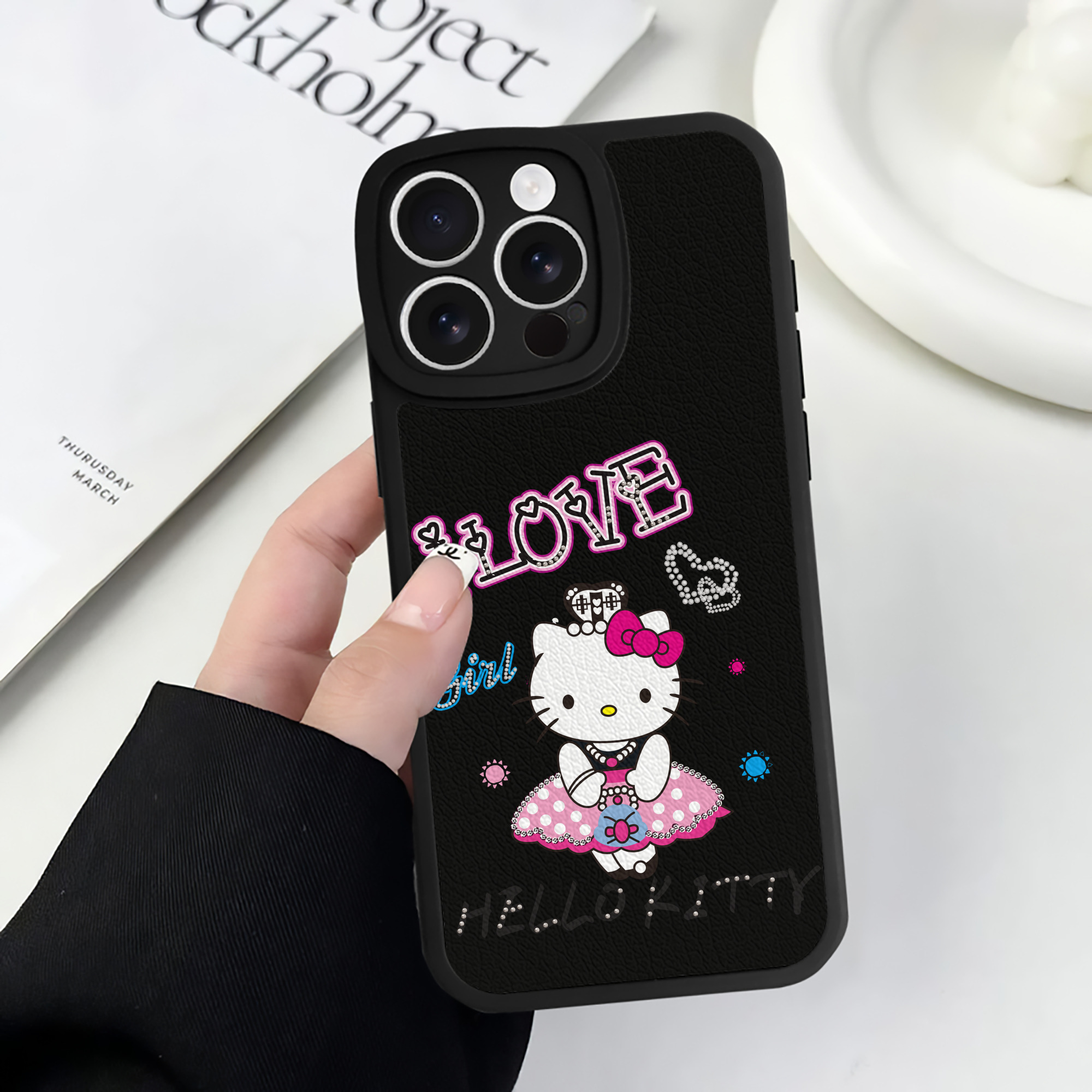 （画像用） Hello Kitty ハローキティ 【iPhone 16シリーズ対応】シリコンスマホケース（レザー調） 材質：シリコン